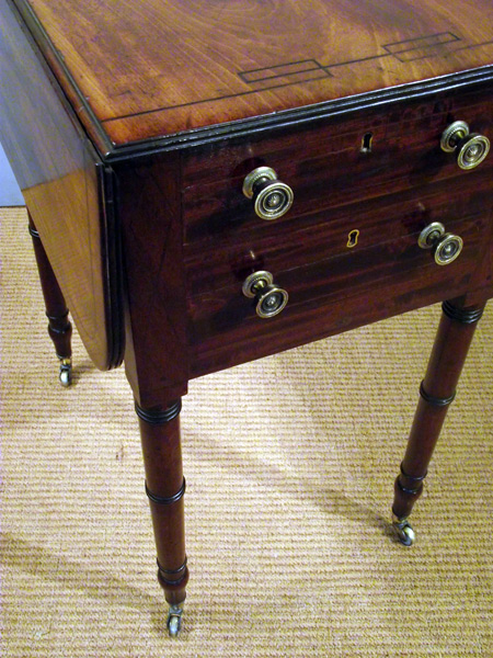 Regency mahogany Pembroke work table / Antique lamp table