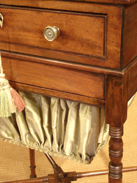 Regency mahogany work table / Antique sewing table