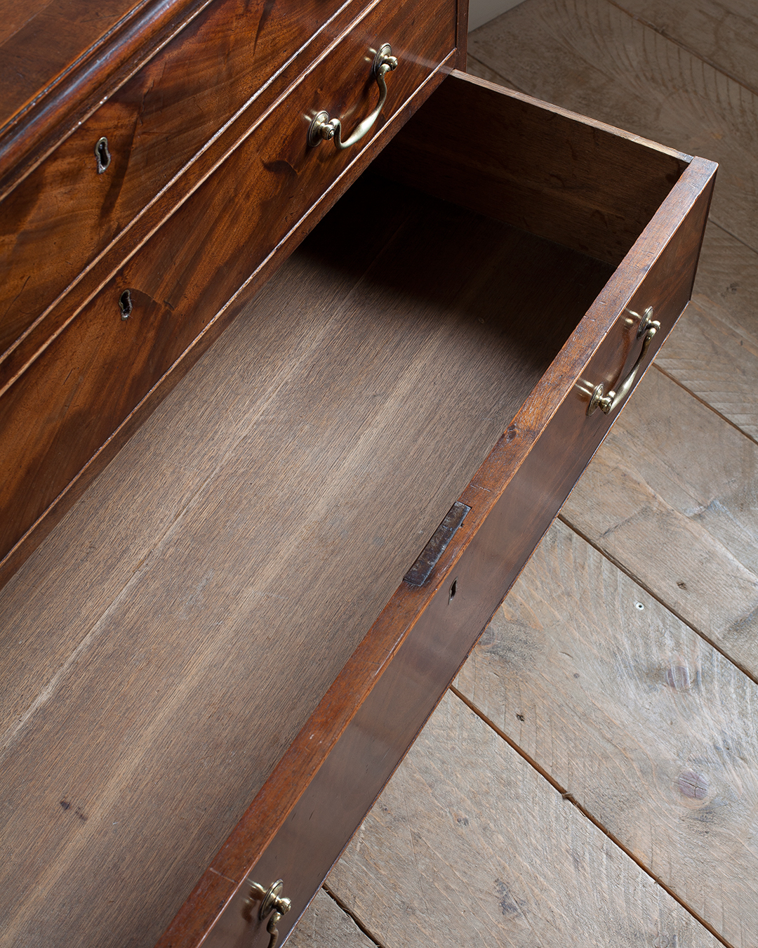 Georgian Chest of Drawers