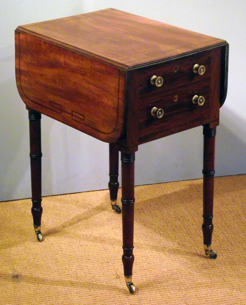 Regency mahogany Pembroke work table / Antique lamp table