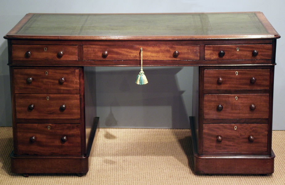 Victorian mahogany pedestal desk