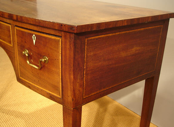 Georgian mahogany bowfront dressing table