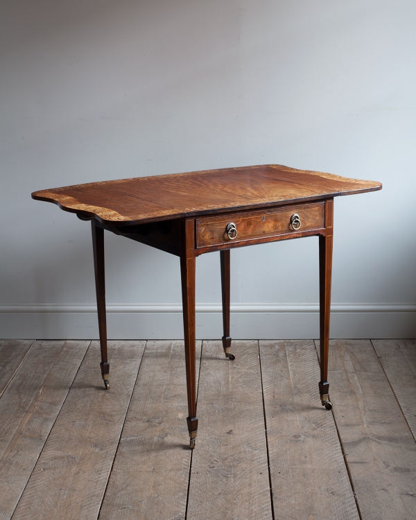 Antique pembroke table