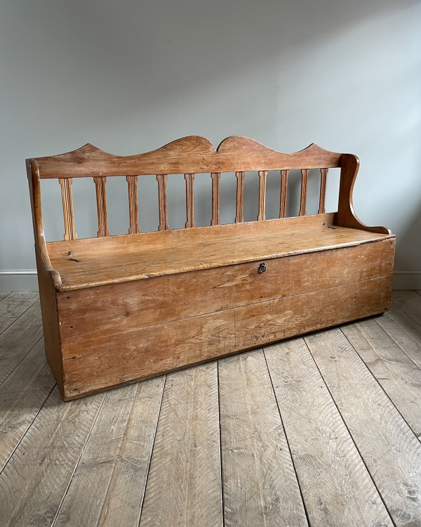 Antique settle