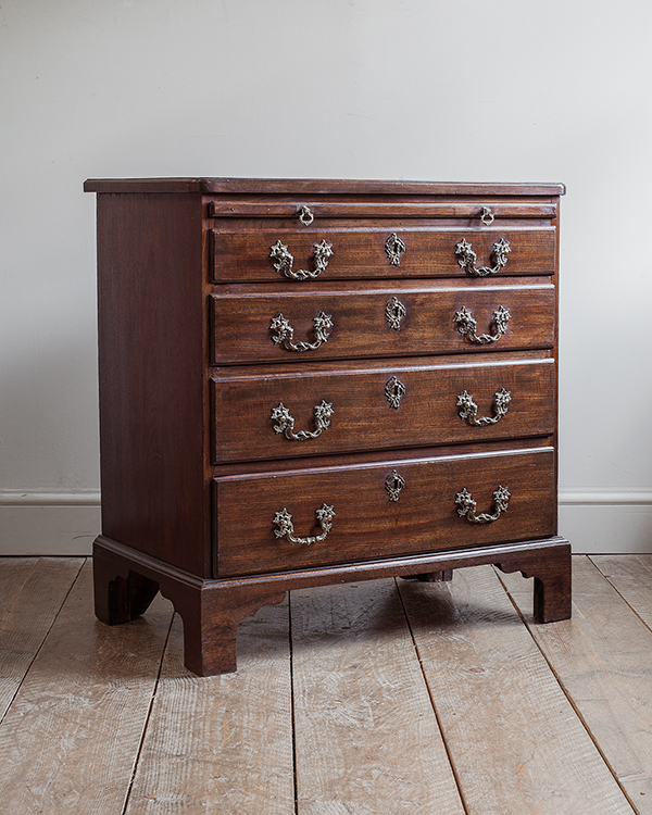 Georgian Chest of Drawers
