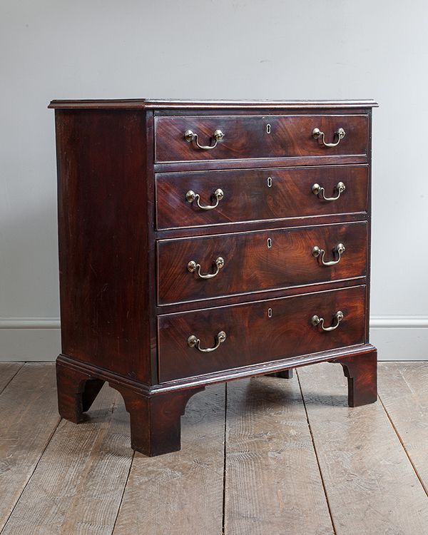 Georgian Chest of Drawers