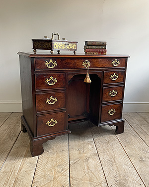 Georgian kneehole desk